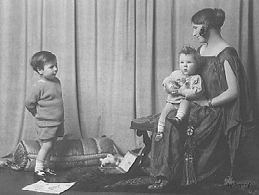 3_d_j_k.jpg (40952 bytes)